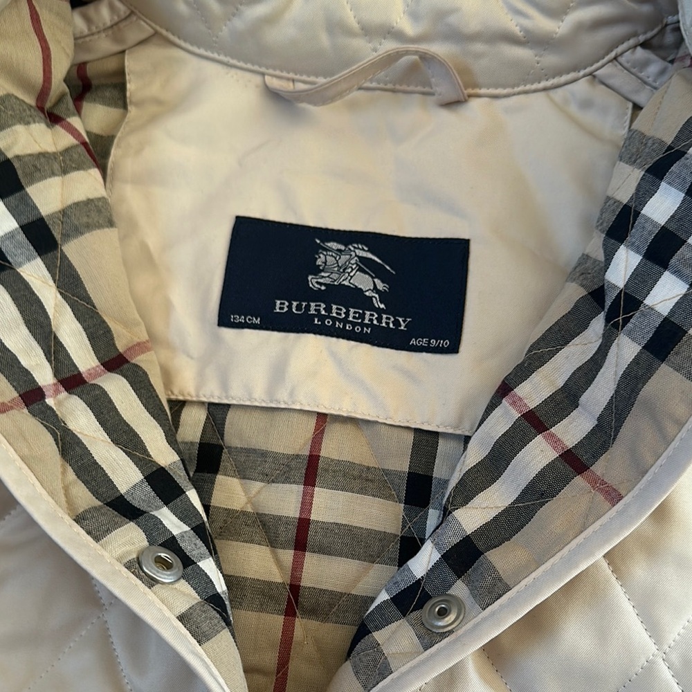 Burberry Cream Quilted Puffer Jacket with Pointed Collar - Picture 4 of 7